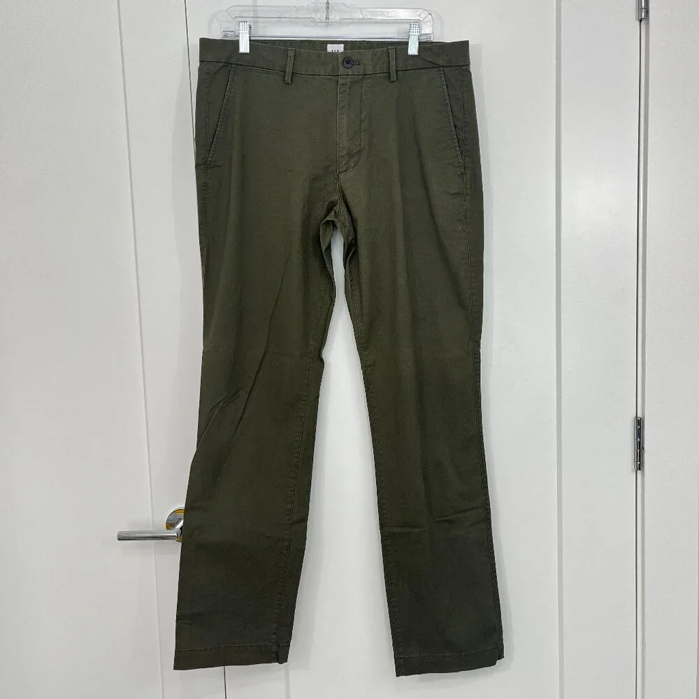 Gap Size 34/32 Army Green Straight Leg Khaki Pants